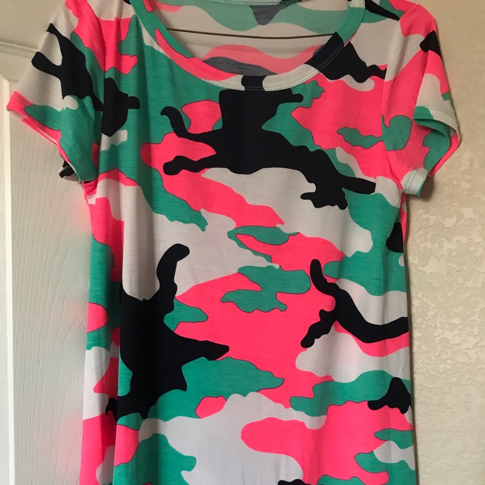 Camo shirt nwot size small